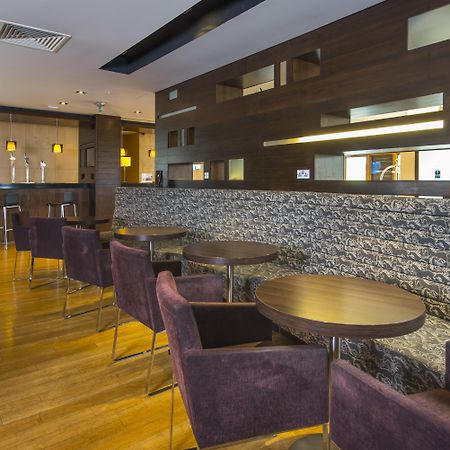Holiday Inn Express London - Epsom Downs By Ihg Exteriér fotografie