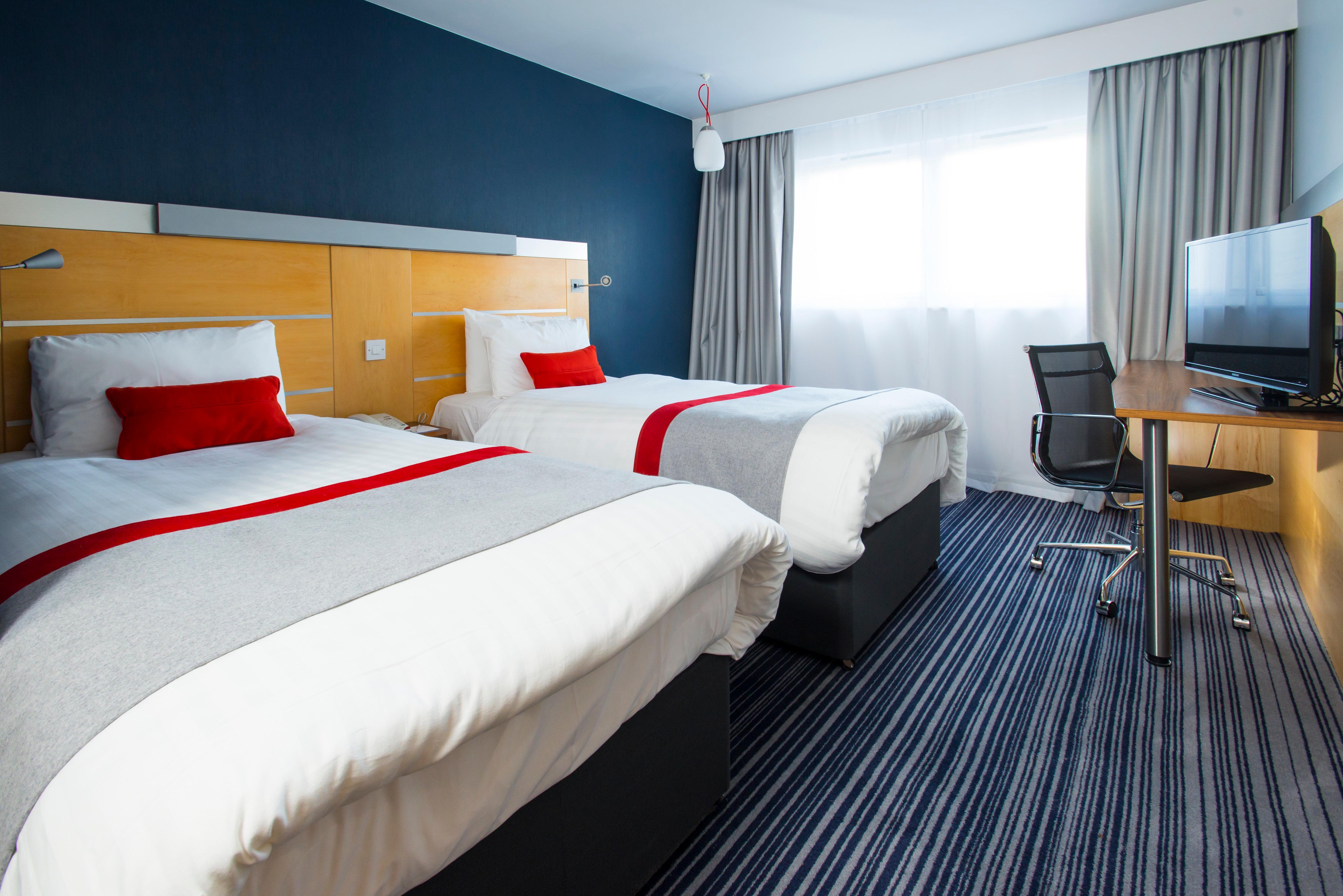 Holiday Inn Express London - Epsom Downs By Ihg Exteriér fotografie