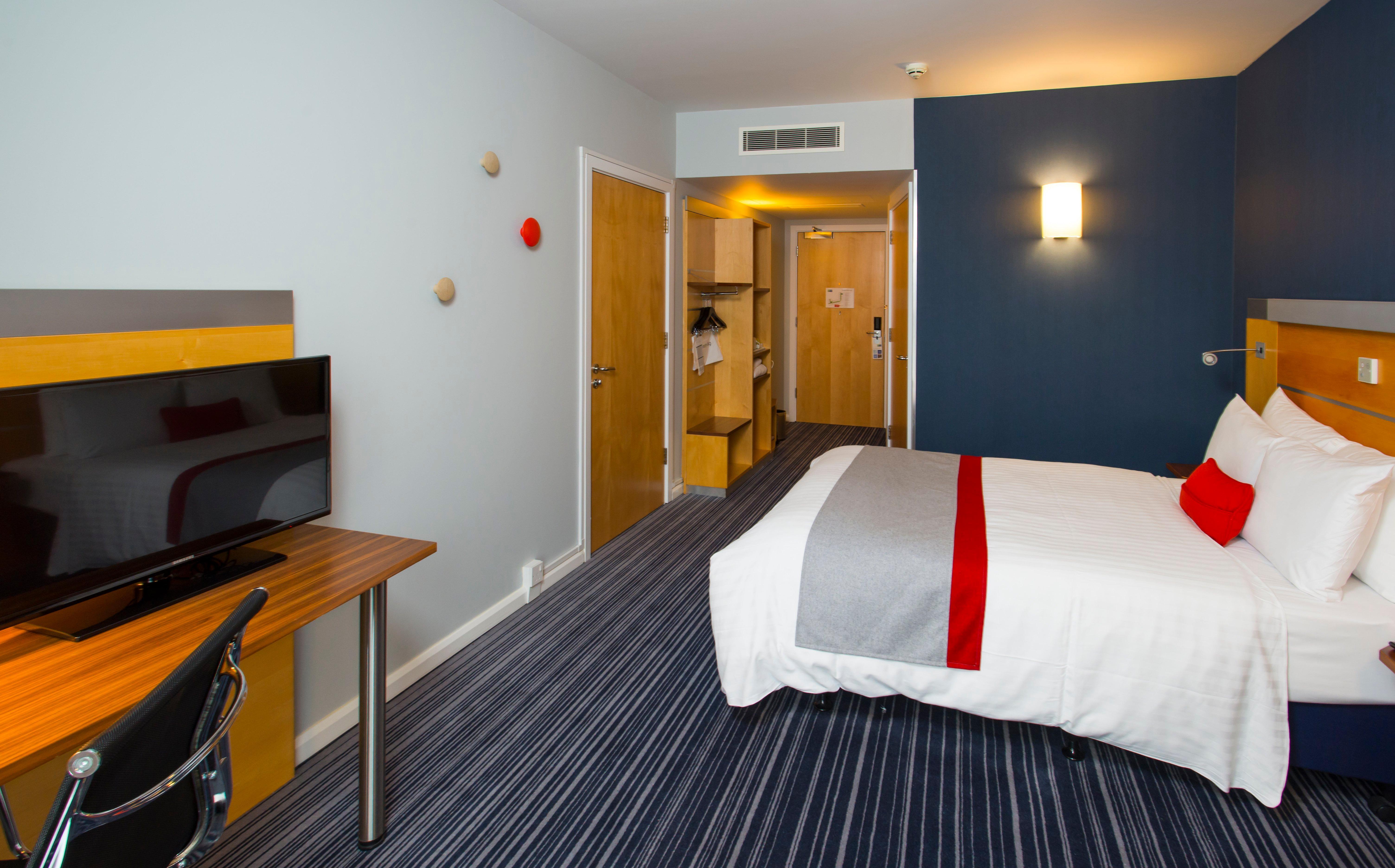 Holiday Inn Express London - Epsom Downs By Ihg Exteriér fotografie