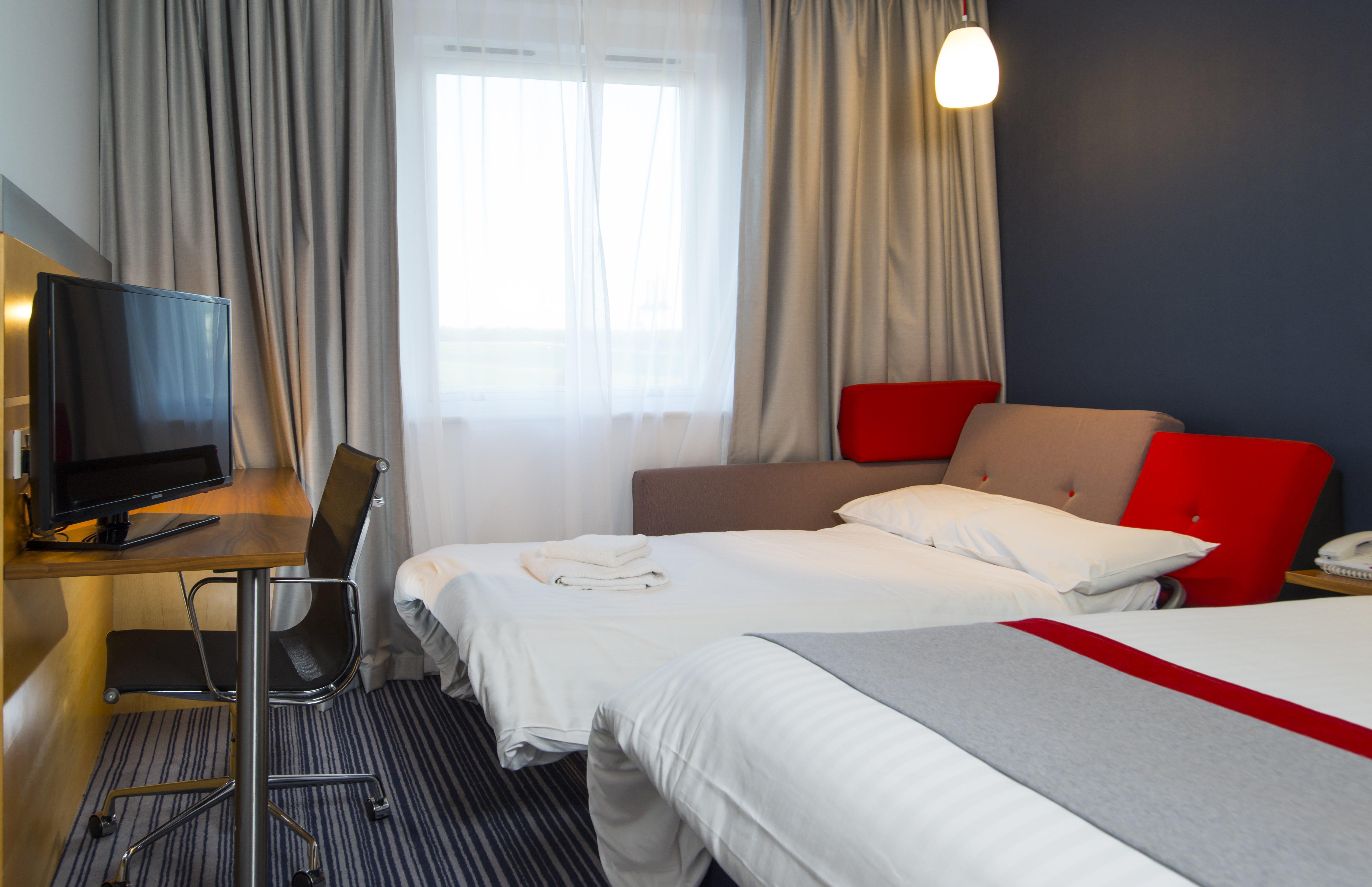 Holiday Inn Express London - Epsom Downs By Ihg Exteriér fotografie