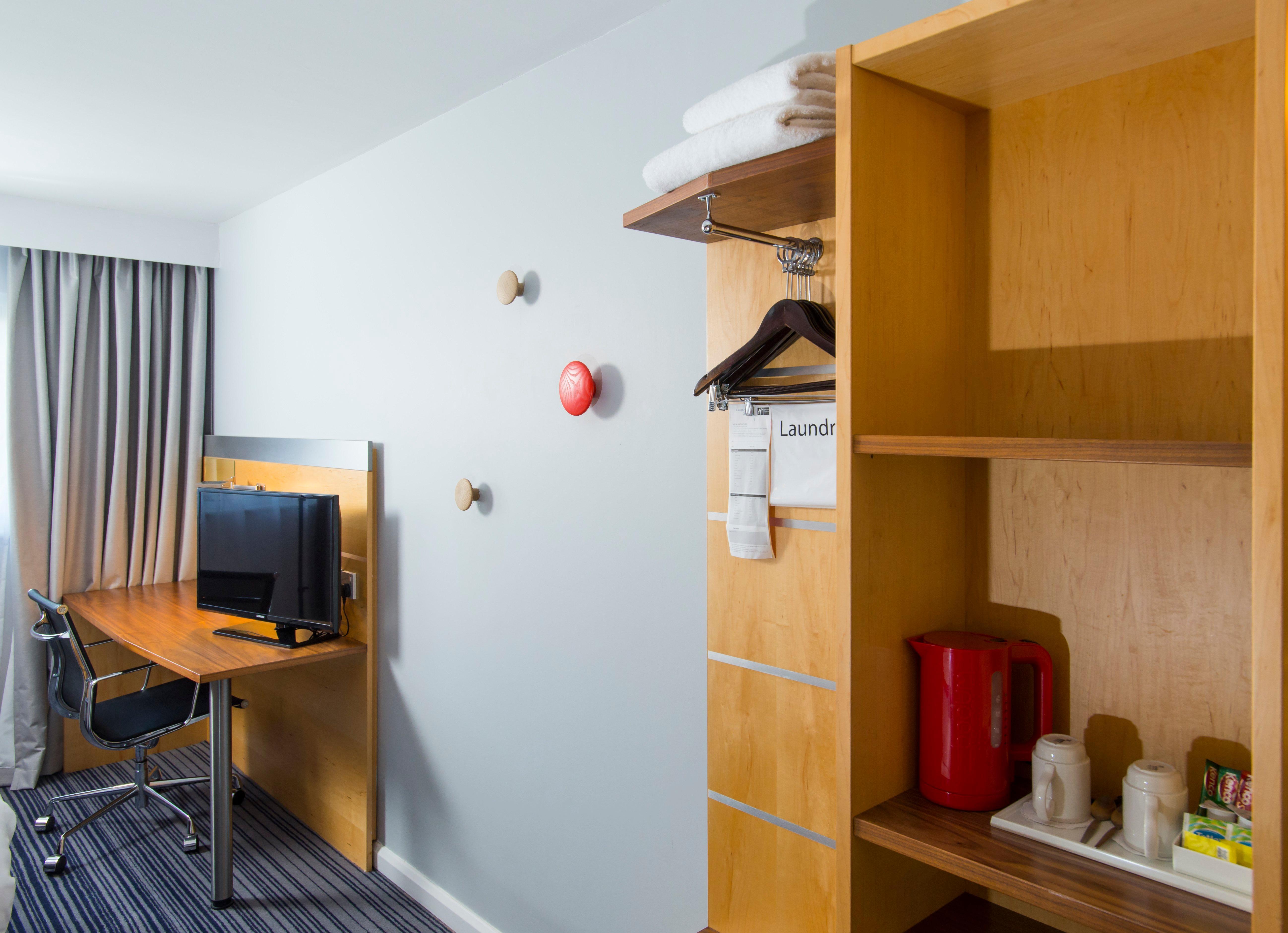 Holiday Inn Express London - Epsom Downs By Ihg Exteriér fotografie