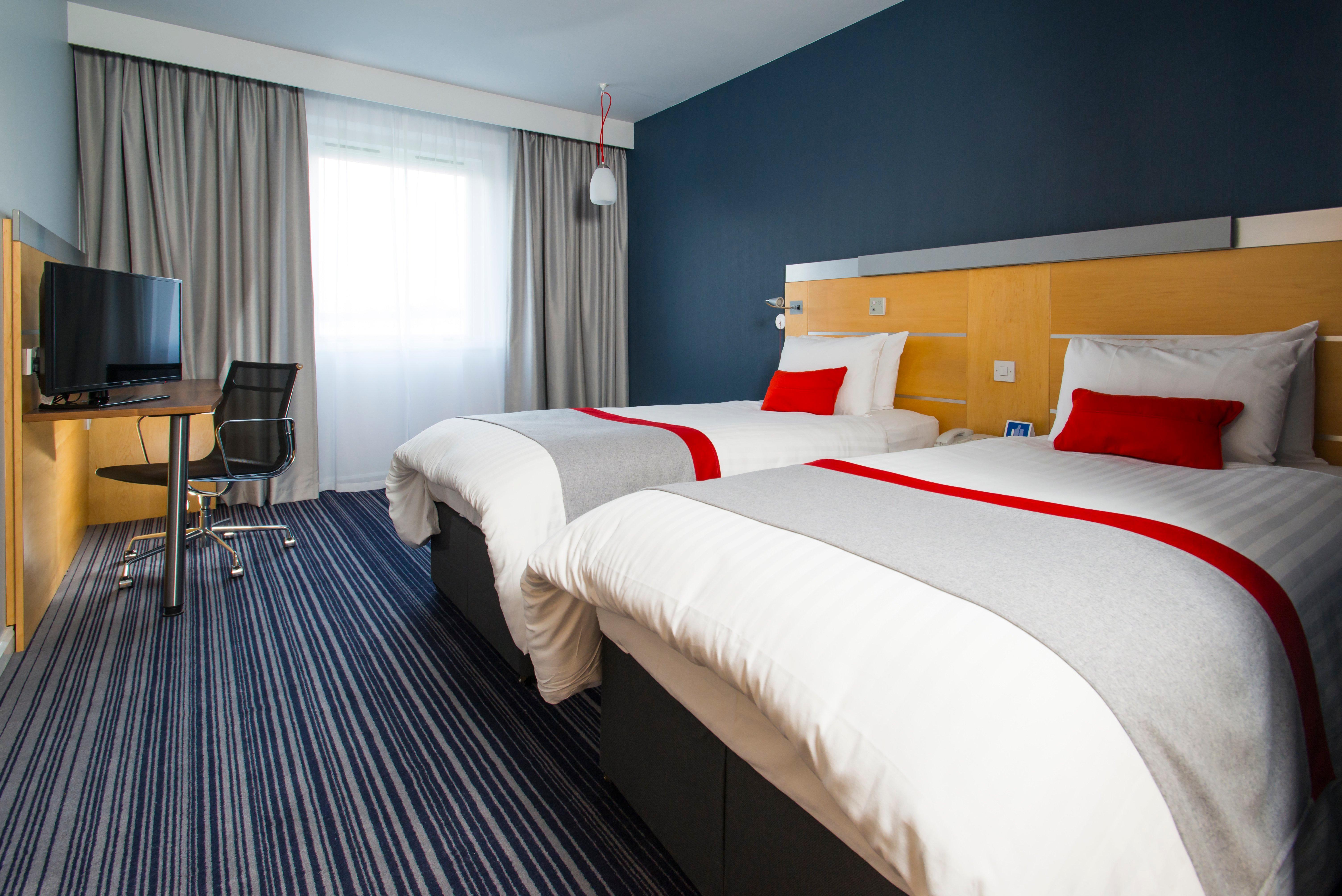Holiday Inn Express London - Epsom Downs By Ihg Exteriér fotografie