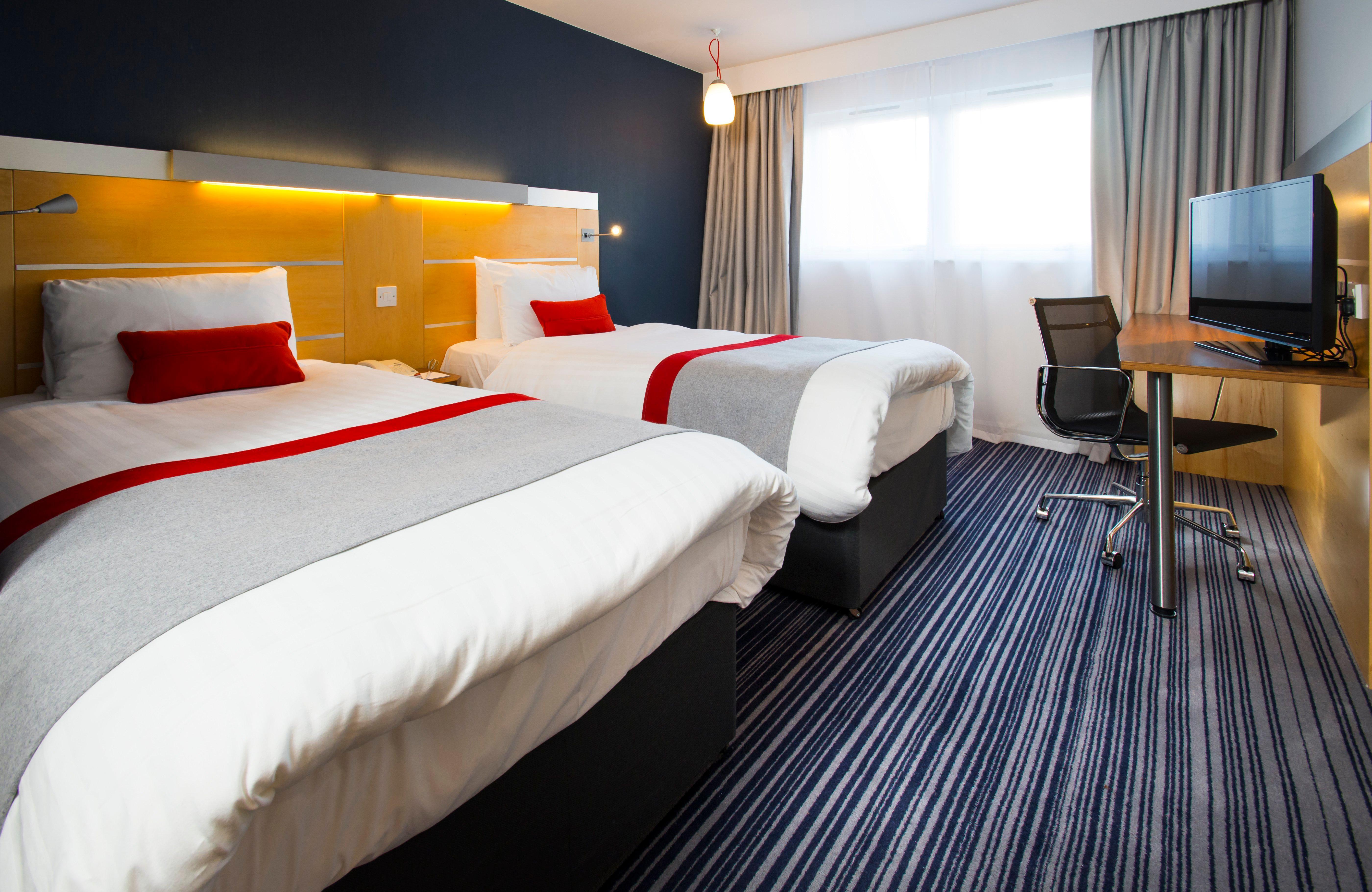 Holiday Inn Express London - Epsom Downs By Ihg Exteriér fotografie