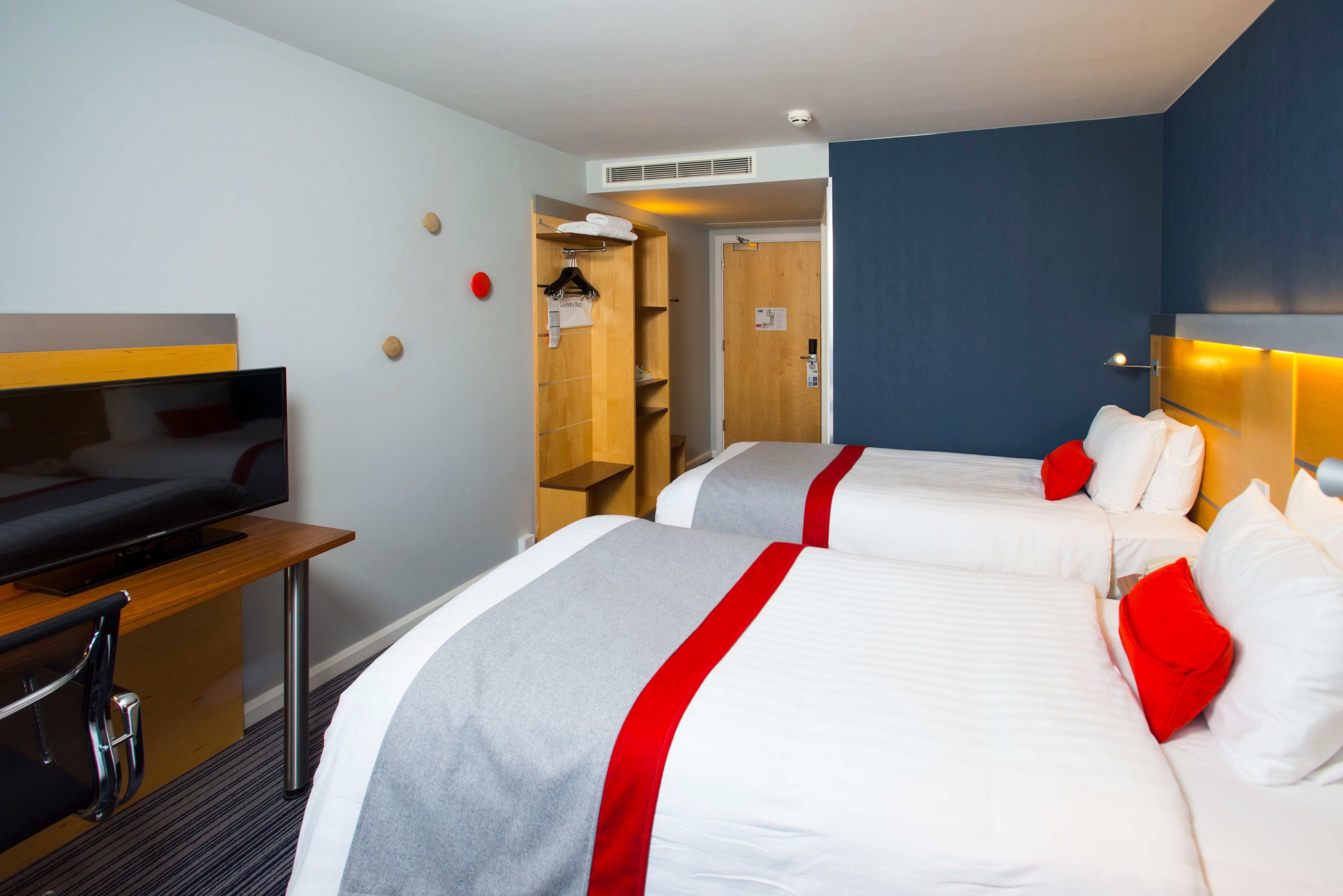 Holiday Inn Express London - Epsom Downs By Ihg Exteriér fotografie