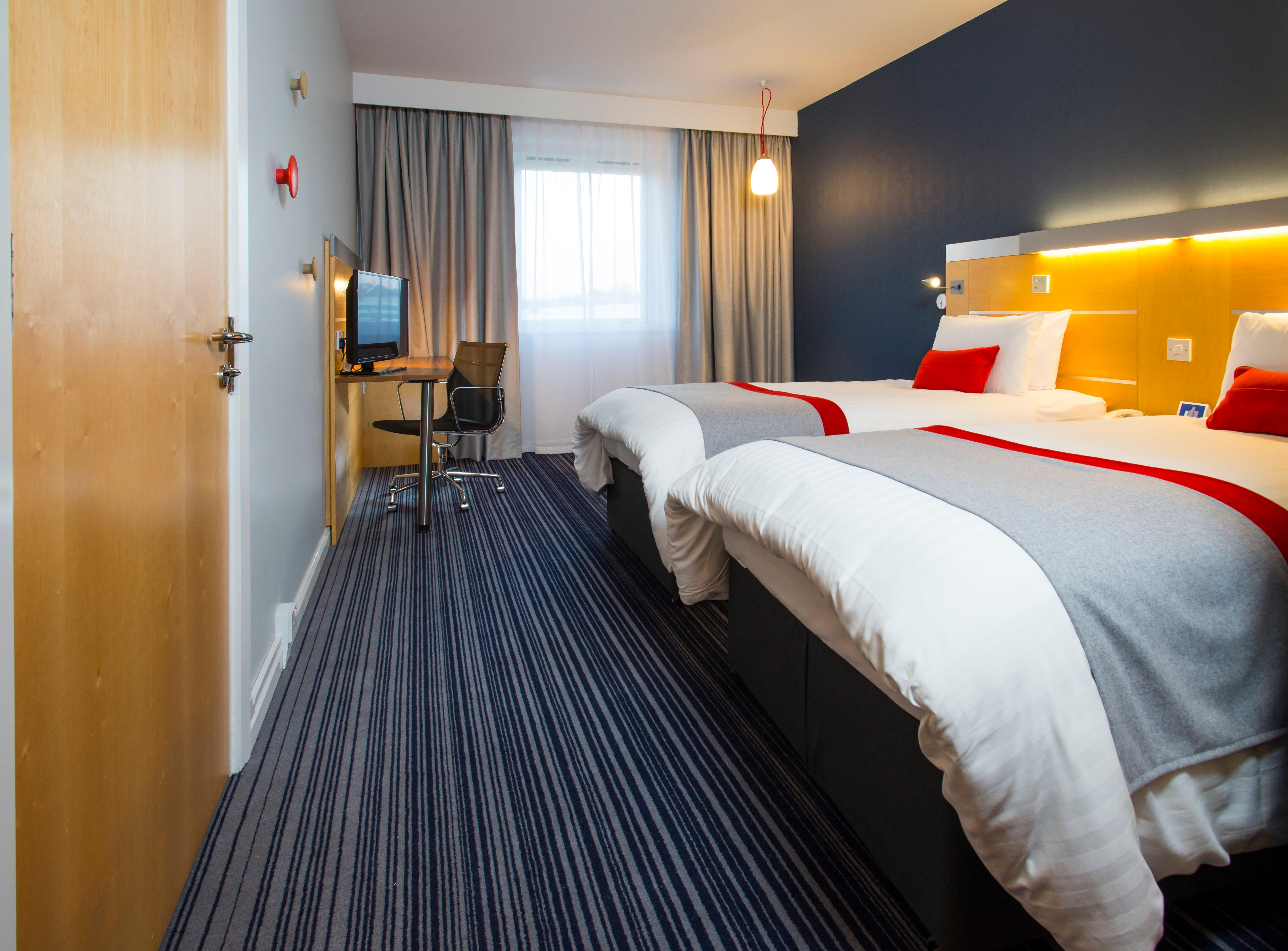 Holiday Inn Express London - Epsom Downs By Ihg Exteriér fotografie