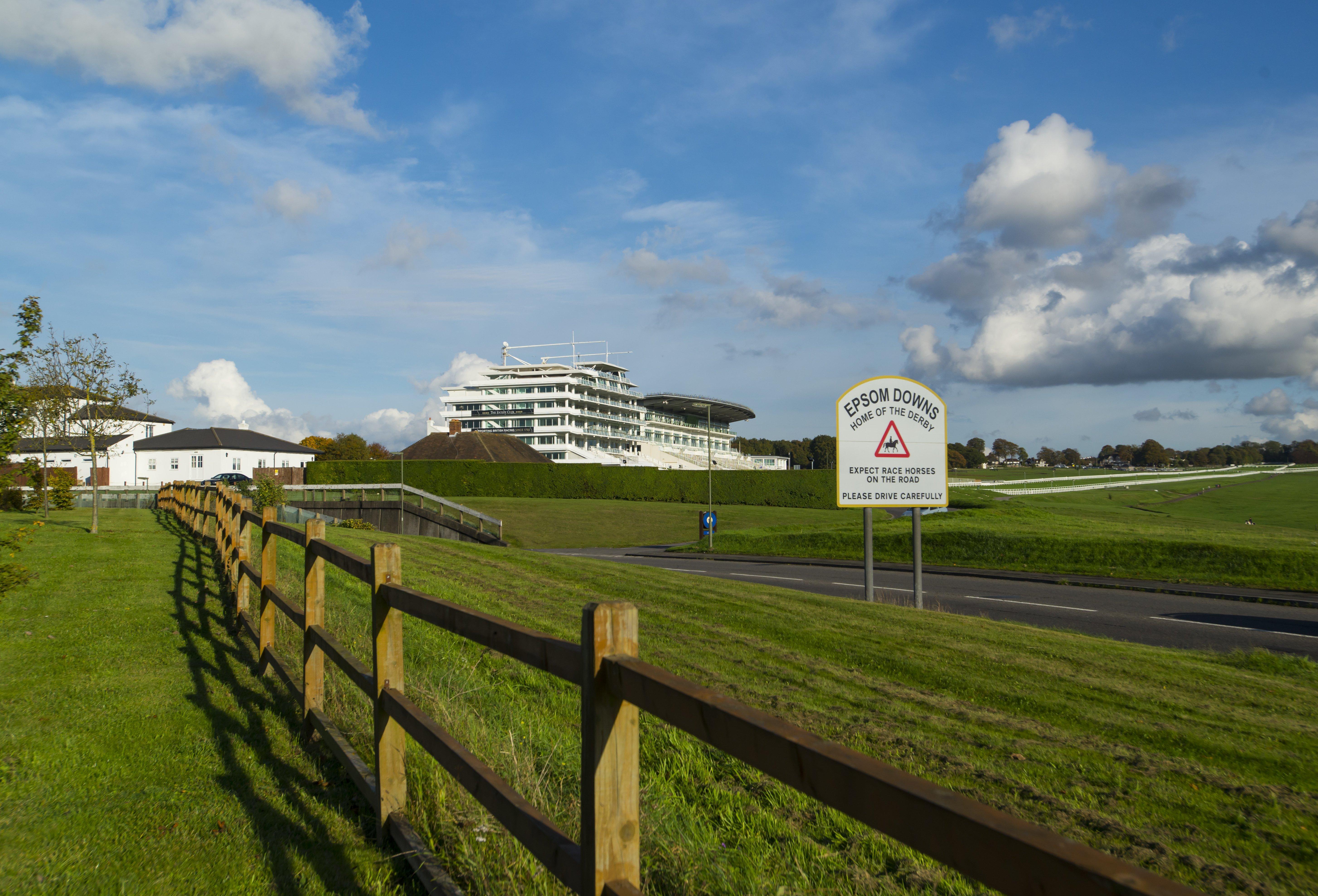 Holiday Inn Express London - Epsom Downs By Ihg Exteriér fotografie