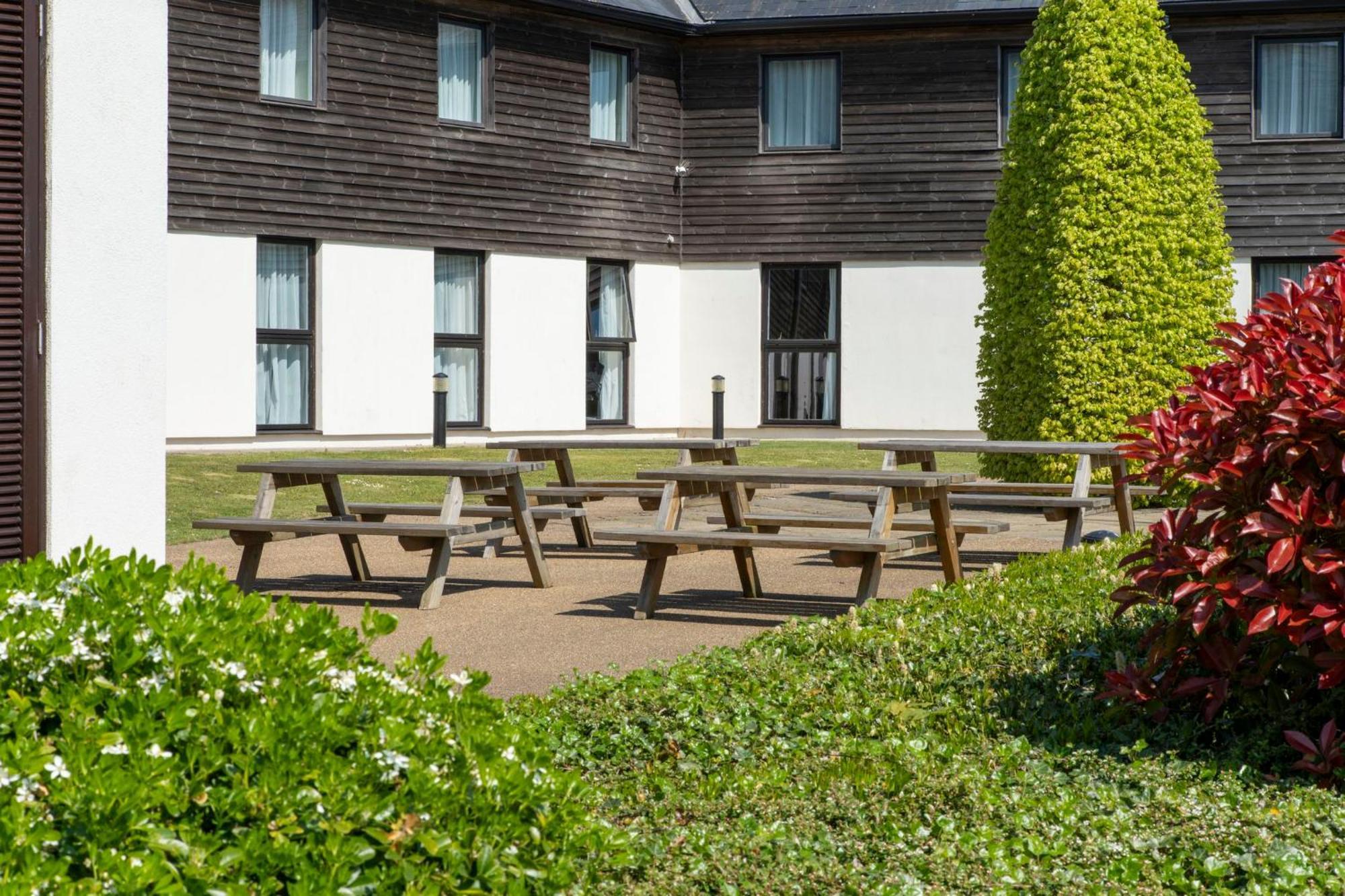 Holiday Inn Express London - Epsom Downs By Ihg Exteriér fotografie