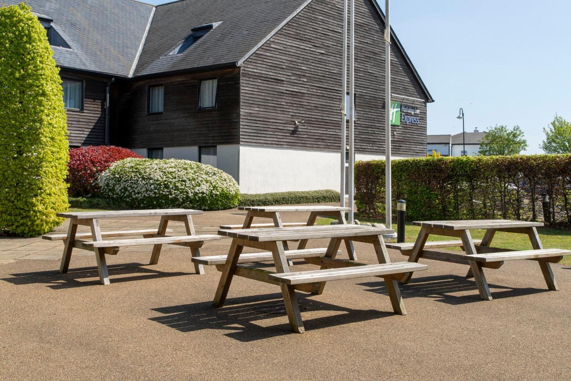 Holiday Inn Express London - Epsom Downs By Ihg Exteriér fotografie